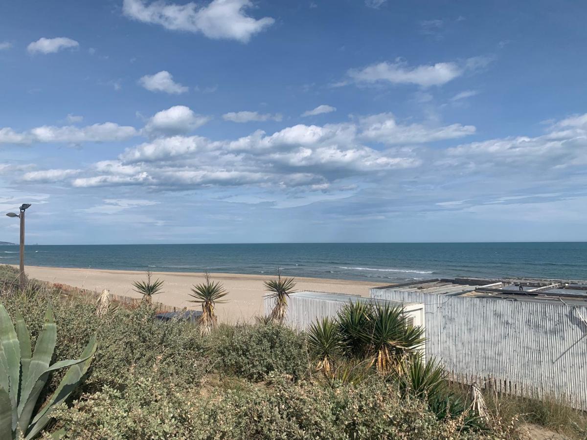 Nid Douillet Dans Les Coursives Du Village Naturiste Du Cap D Agde Exterior foto